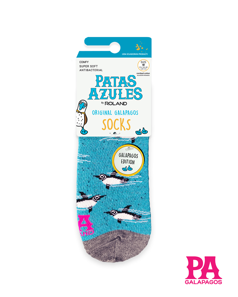 Pingüinos Nadando Fondo Celeste Con Puntos Negros - Image 2