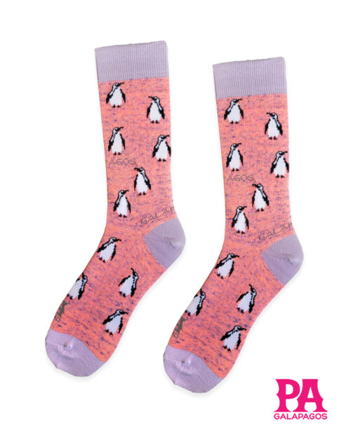 Pingüinos fondo rosado jaspeado violeta